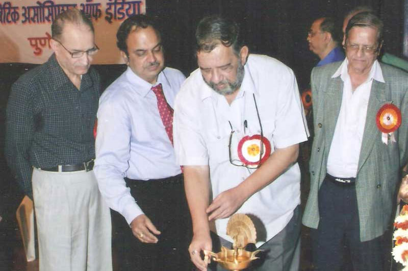 Diabetic Day 4 Nov 2012 inauguration by Dr. Dhananjay Kelkar with Dr. Jagmohan Talvalkar, Dr. Bhaskar Harshe, Dr. Ramesh Godbole